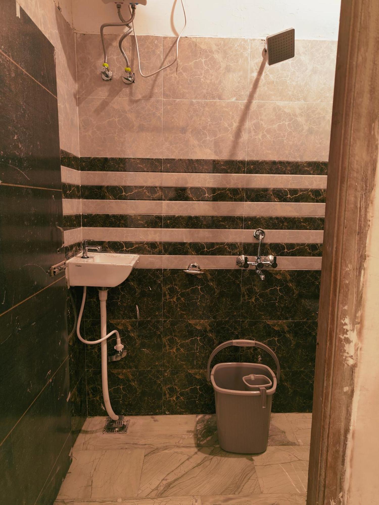 Sky Inn Paying Guest House Варанаси Экстерьер фото